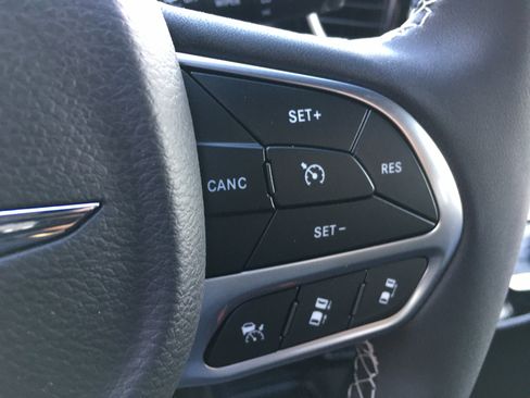 New 2026 Chrysler Pacifica Select image 16