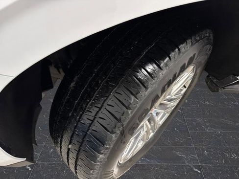 Used 2024 GMC Yukon XL SLE image 36