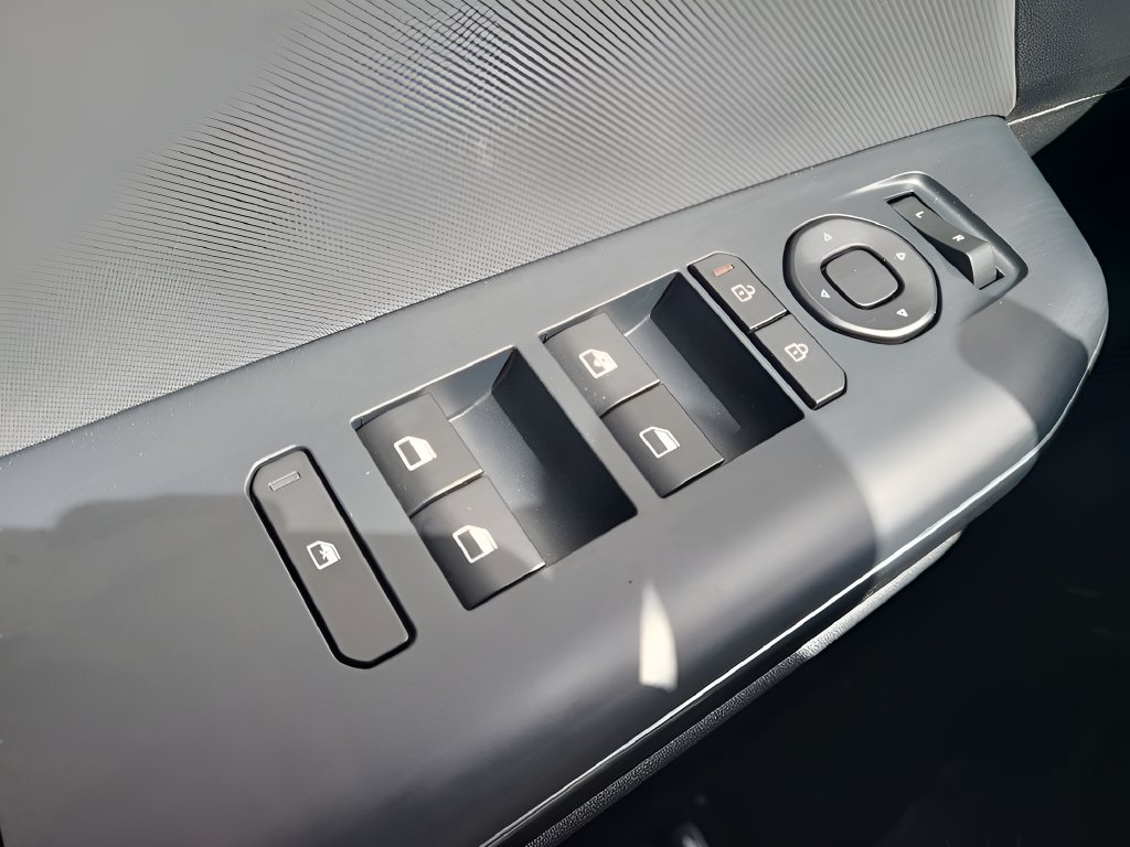 Used 2025 Kia K4 FWD image 26
