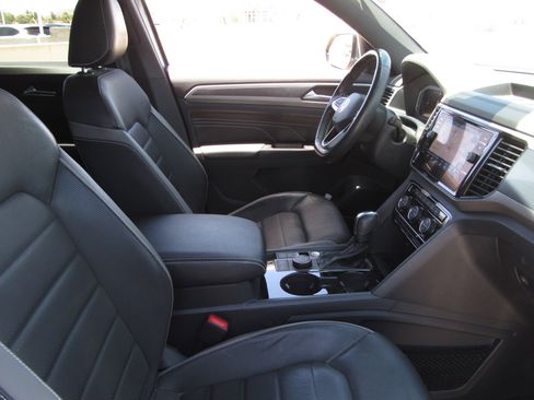 Used 2020 Volkswagen Atlas Cross Sport SEL Premium AWD/4WD image 9