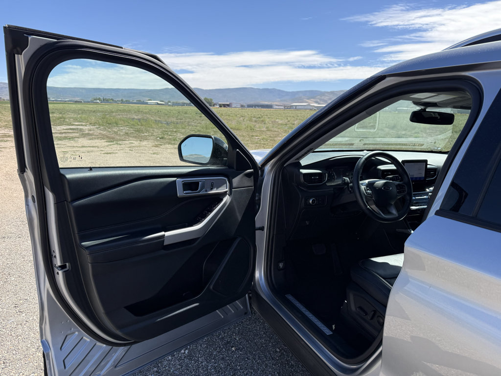 Used 2022 Ford Explorer Limited AWD/4WD image 12