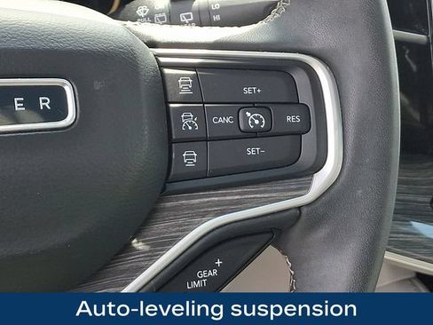 Used 2022 Jeep Wagoneer Series III w/ Premium Group I AWD/4WD image 8