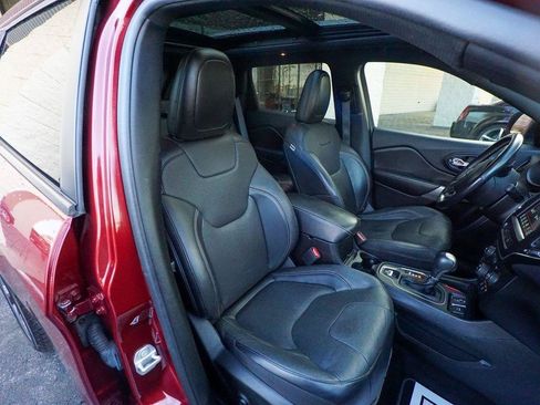 Used 2021 Jeep Cherokee Latitude Lux 80th Anniv w/ Quick Order Package 26U 80TH FWD image 24