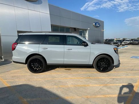 New 2027 Ford Expedition Platinum w/ Stealth Performance Package AWD/4WD image 9