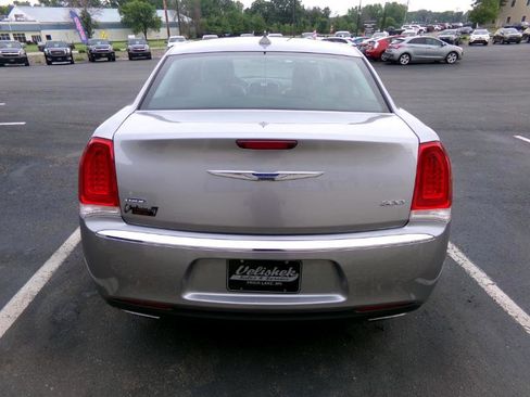 Used 2018 Chrysler 300 Limited image 4