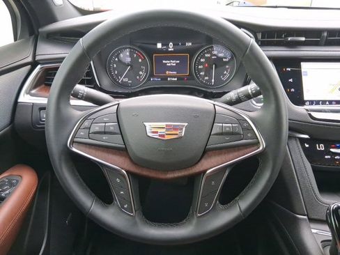 Used 2025 Cadillac XT5 Premium Luxury w/ Technology Package image 10