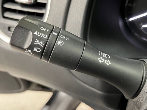 Used 2019 Nissan Pathfinder SL AWD/4WD image 31