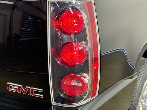 Used 2013 GMC Yukon Denali RWD image 34
