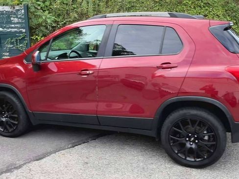 Used 2021 Chevrolet Trax LT w/ Sport Edition image 6