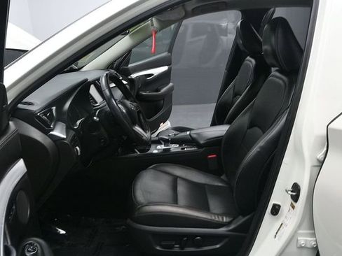 Used 2019 INFINITI QX50 Essential w/ Premium Heat Package image 9