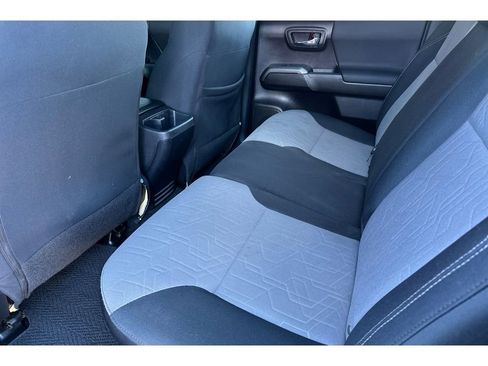Used 2020 Toyota Tacoma 2WD Double Cab image 13