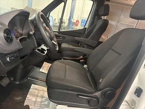 Used 2021 Mercedes-Benz Sprinter 2500 image 11