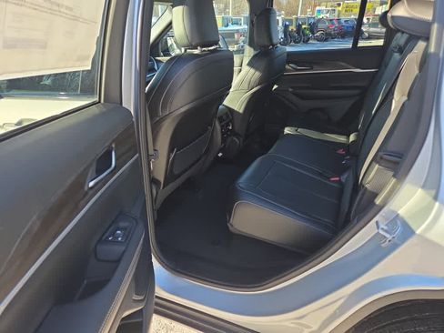 New 2025 Jeep Grand Cherokee Limited w/ Black Appearance Package image 12