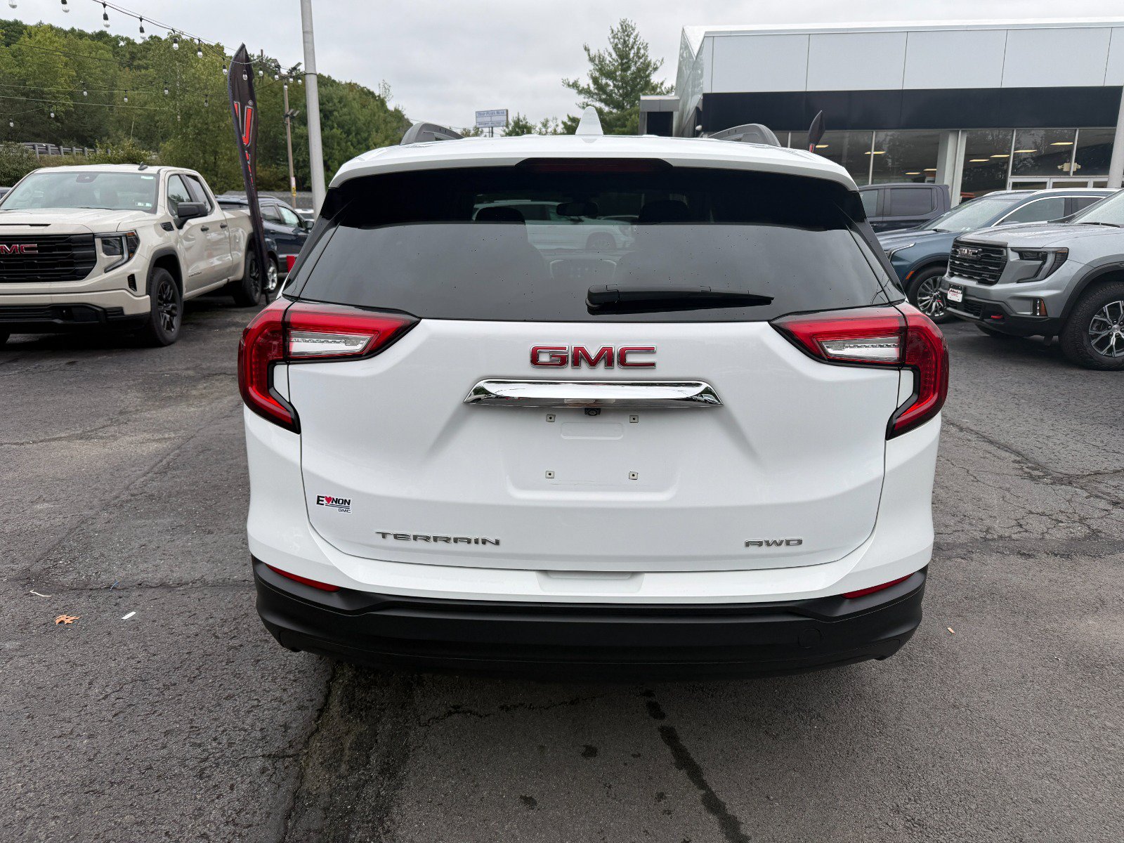 Certified 2024 GMC Terrain SLE w/ Driver Convenience Package AWD/4WD image 4