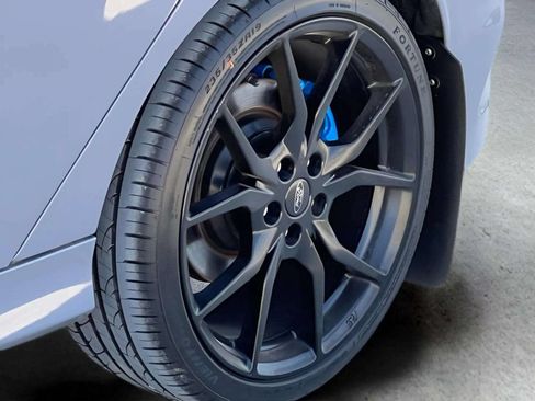 Used 2017 Ford Focus RS AWD/4WD image 37