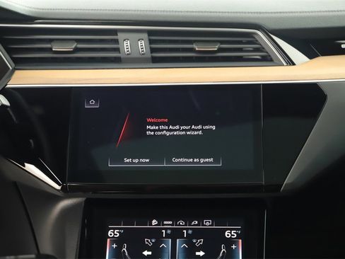 Used 2024 Audi Q8 e-tron Premium Plus w/ Premium Plus Package image 19