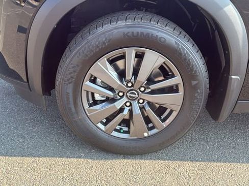 New 2025 Nissan Pathfinder SV image 9