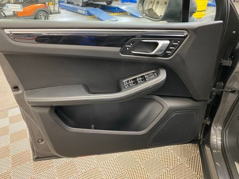Used 2016 Porsche Macan S image 12