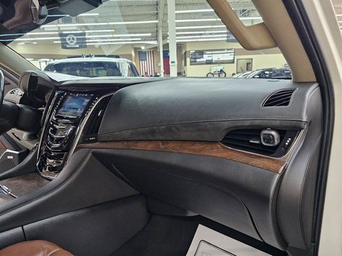 Used 2015 Cadillac Escalade Premium AWD/4WD image 24