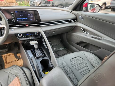 Used 2022 Hyundai Elantra SEL FWD image 14