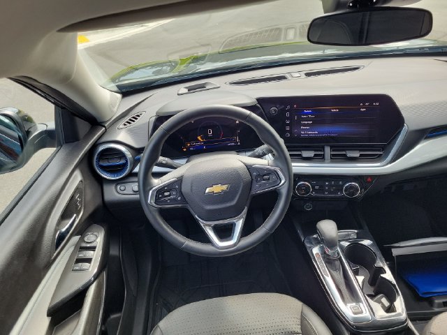 Used 2025 Chevrolet Trax LT w/ Driver Confidence Package FWD image 11