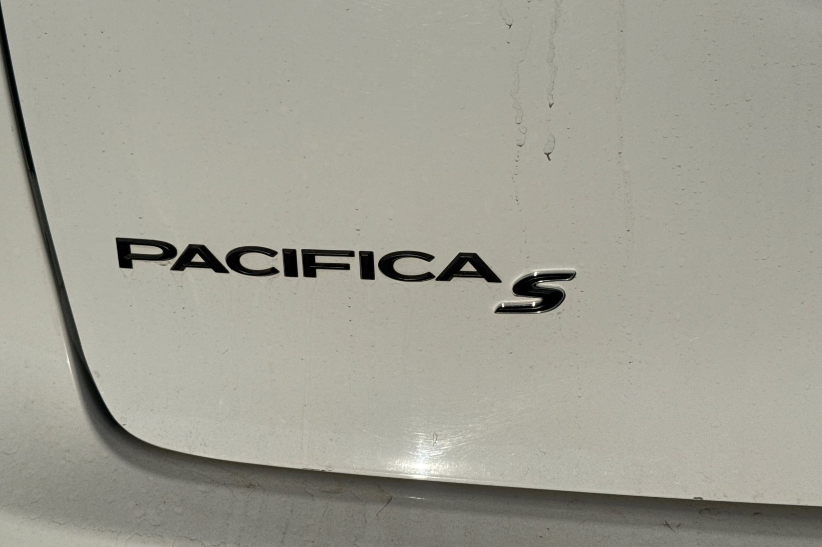 Used 2025 Chrysler Pacifica Limited FWD image 6