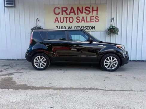 Used 2017 Kia Soul + FWD image 5