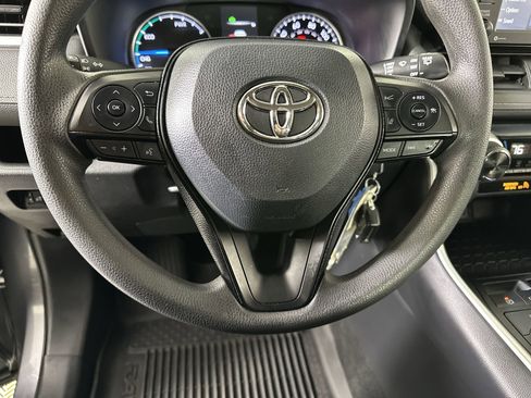 Used 2021 Toyota RAV4 LE image 47