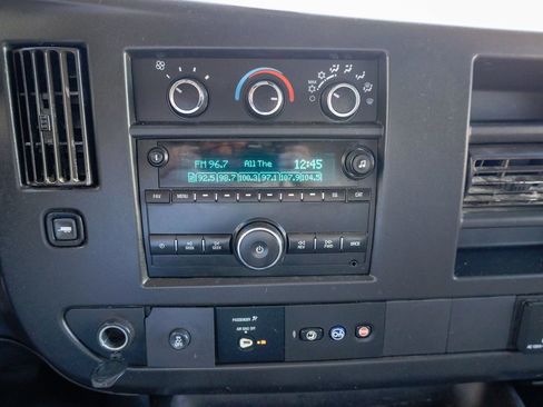 Used 2018 Chevrolet Express 3500 w/ Power Convenience Package image 12