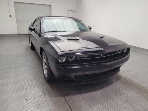 Used 2020 Dodge Challenger SXT RWD image 14
