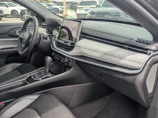 Used 2023 Jeep Compass Latitude AWD/4WD image 30
