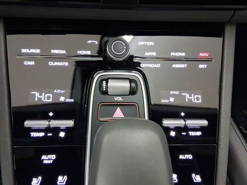 Certified 2023 Porsche Cayenne Coupe image 29