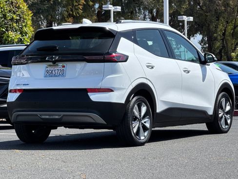 Used 2023 Chevrolet Bolt EUV LT w/ Convenience Package FWD image 5
