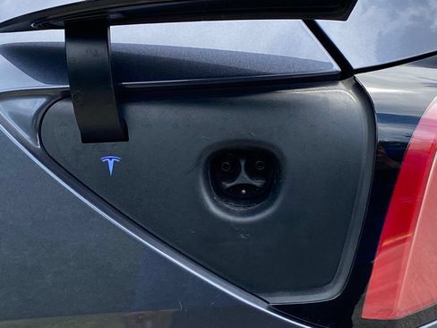 Used 2023 Tesla Model Y AWD image 13
