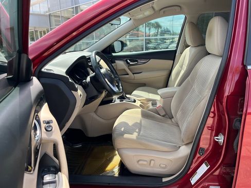 Used 2018 Nissan Rogue SV FWD image 11