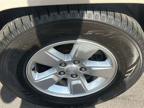 Used 2011 Jeep Liberty Sport w/ Popular Equipment Group AWD/4WD image 12