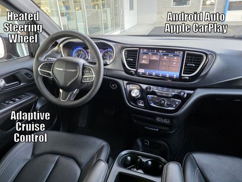 Used 2025 Chrysler Pacifica Select FWD image 4