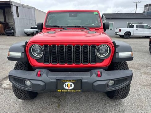 Used 2024 Jeep Wrangler Unlimited Rubicon AWD/4WD image 2