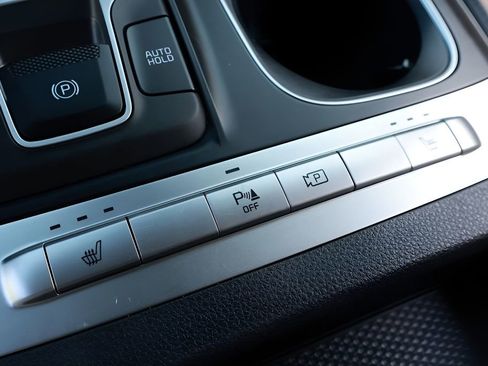 Used 2024 Kia Carnival LX FWD image 50