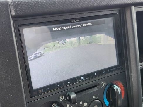 Used 2024 Isuzu NPR RWD image 14