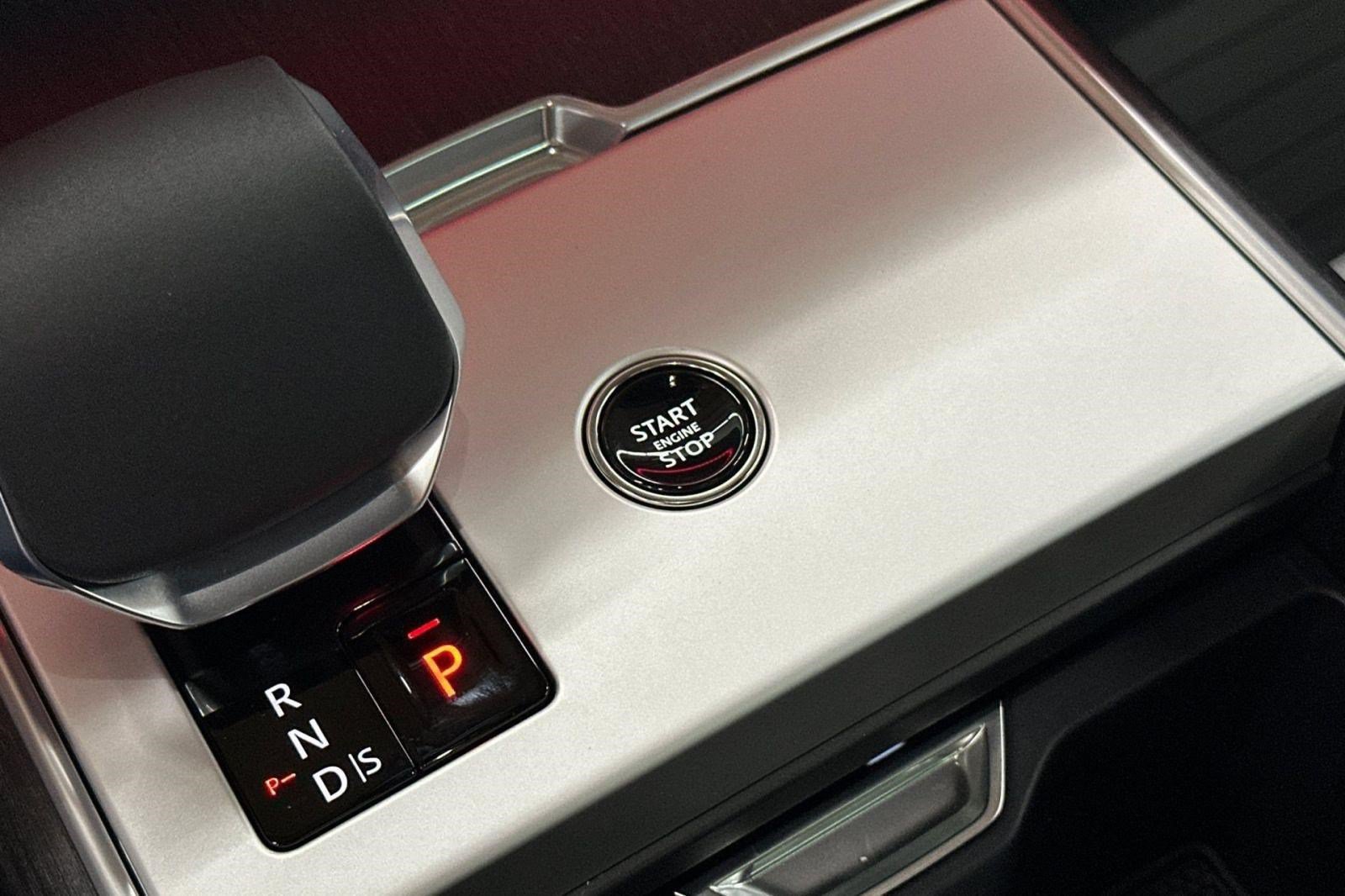New 2026 Land Rover Range Rover SE AWD/4WD image 17