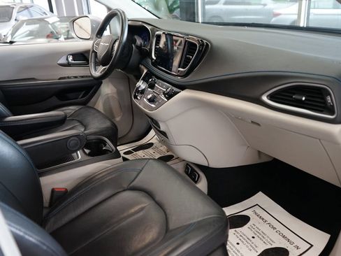 Used 2021 Chrysler Pacifica Touring-L w/ Uconnect Theater Family Group AWD/4WD image 47