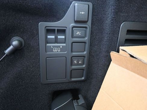 New 2025 Land Rover Discovery Dynamic SE AWD/4WD image 15