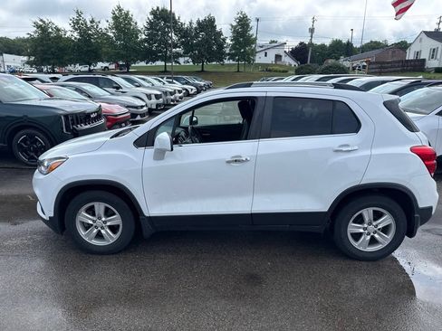 Used 2018 Chevrolet Trax LT w/ LT Convenience Package FWD image 3