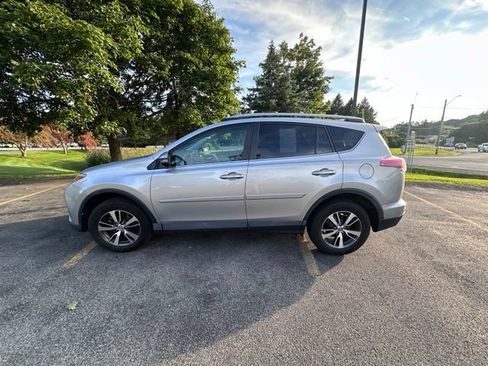 Used 2017 Toyota RAV4 XLE AWD/4WD image 6