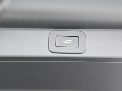 New 2026 Land Rover Range Rover Long Wheelbase SE image 14