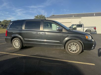 Used 2016 Chrysler Town & Country Limited