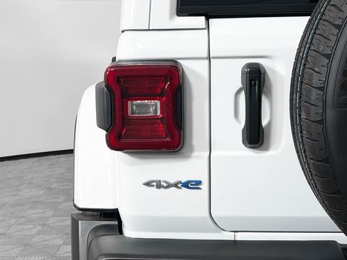 Used 2024 Jeep Wrangler Unlimited Sahara w/ Technology Group image 13