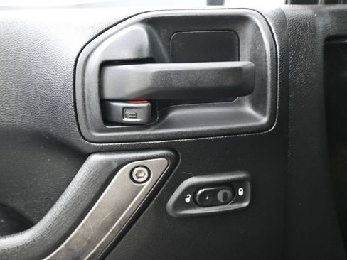 Used 2017 Jeep Wrangler Sport AWD/4WD image 14