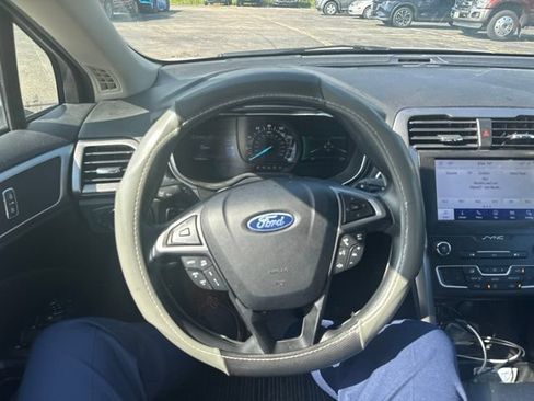 Used 2020 Ford Fusion SE AWD/4WD image 4